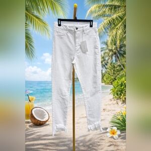 NWT Cello White Skinny Cropped Jeans